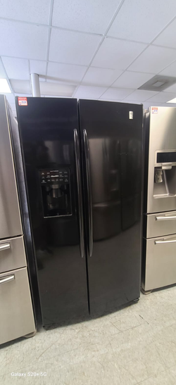 Whirlpool Side‑by‑Side Fridge – Black, Ice & Water Dispenser