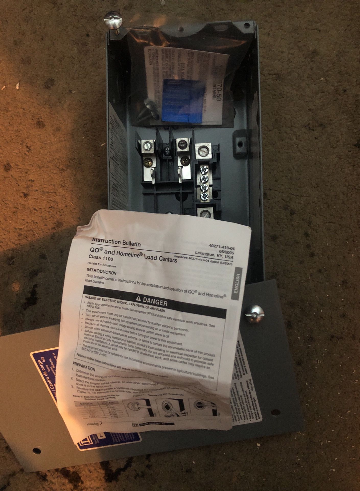 Square D Homeline 70A Load center Is