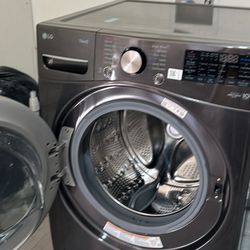 Front Loading Washing Machine LG ThinQ Med. Capacity 