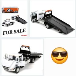 BRAND NEW AND AVAILABLE 

INTERNATIONAL DURASTAR 4400 FLATBED TOW TRUCK 1/24 scale DIECAST TRUCK