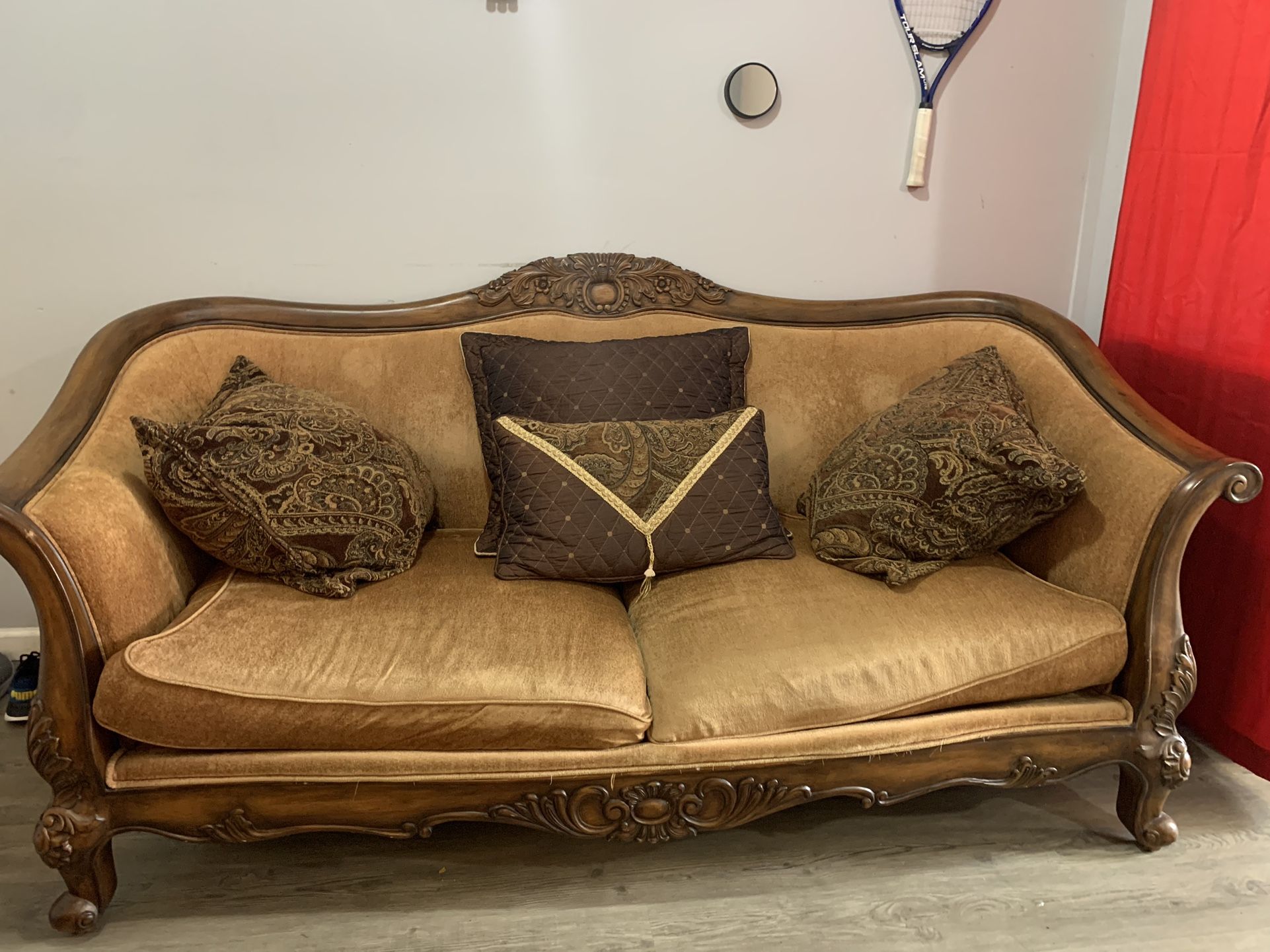 STUNNING WALNUT KINGS SET