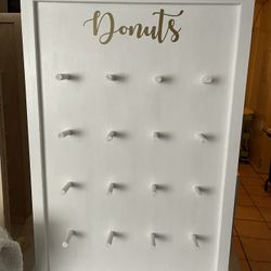 White Donut Wall stand