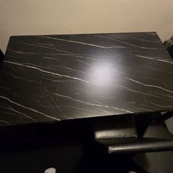 Dinning Room Table And Chairs. 