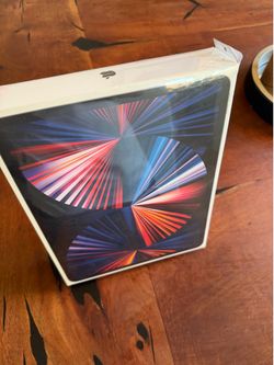 iPad Pro 12.9” 5th Gen 128GB Wi-Fi + Cellular