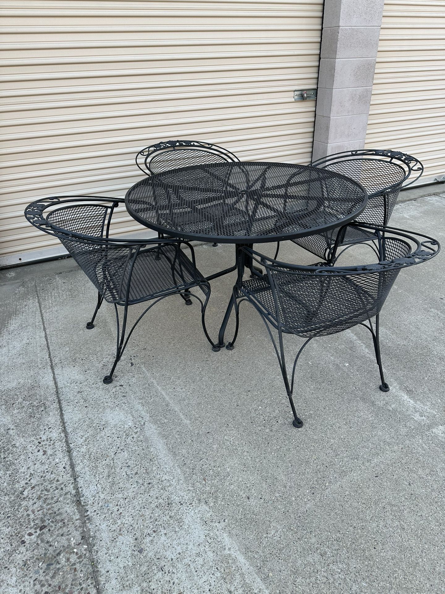 Heavy Wrought Iron Patio Garden Set Beautiful Condition