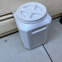 Dog Food Bin 50lb.