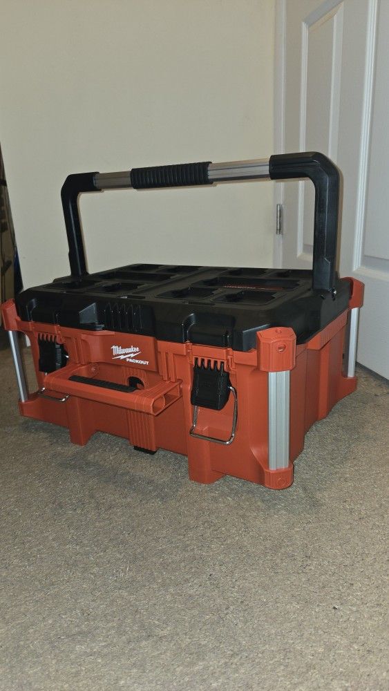 New-PACKOUT 22" Large Toolbox MILWAUKEE