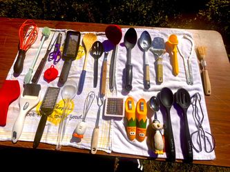 28 different kitchen utensils