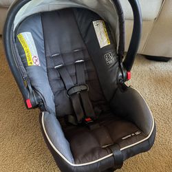 Graco Snugride ClickConnect  Infant Car seat 