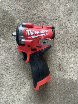 Milwaukee 3/8 M12 Stubby impact wrench 550 ft lb NEW version
