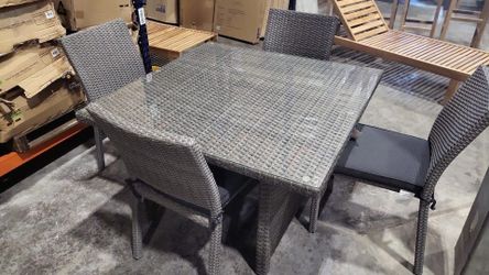 BRAND NEW OPEN BOX 32"X32" OUTDOOR TABLE AND STACKABLE CHAIRS DINING SET - BROWN WEAVE & ALUMINUM FRAMING