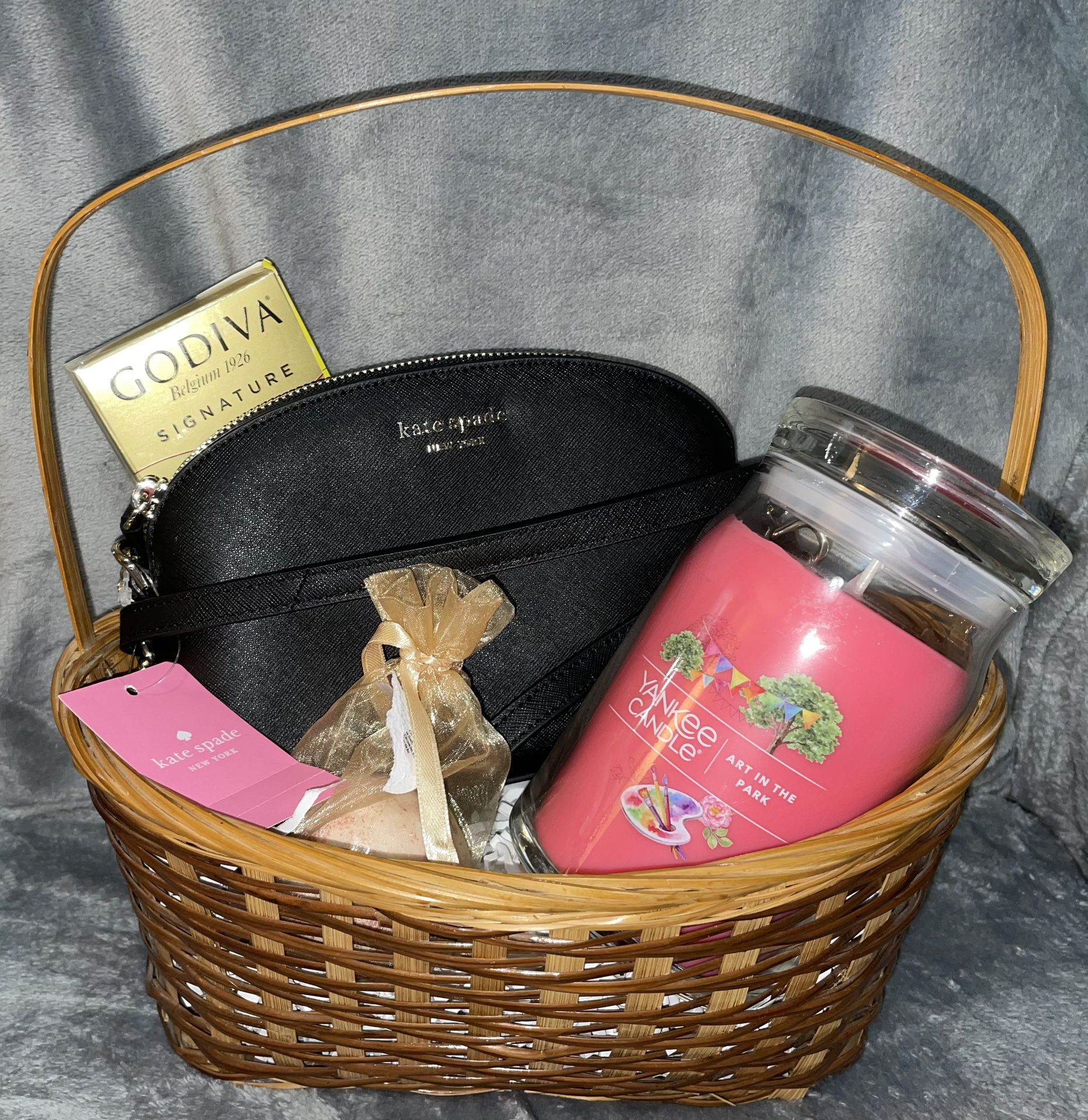$100 Firm Gift Basket New Black Kate Spade Crossbody With Large Yankee Candle And Bath Bomb, Godiva Chocolate Bar 