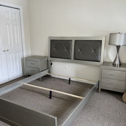 4 Piece Bed room Set with Lamp