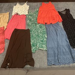WOMENS LOT OF SMALL CLOTHES