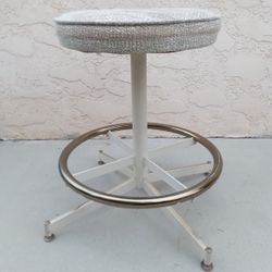 Beautiful Counter Height 360° Swivel Bar Stool with Heavy Duty Strong & Sturdy Metal Base, Footrest, and Tweed Fabric Seat - Clean & in Good Condition
