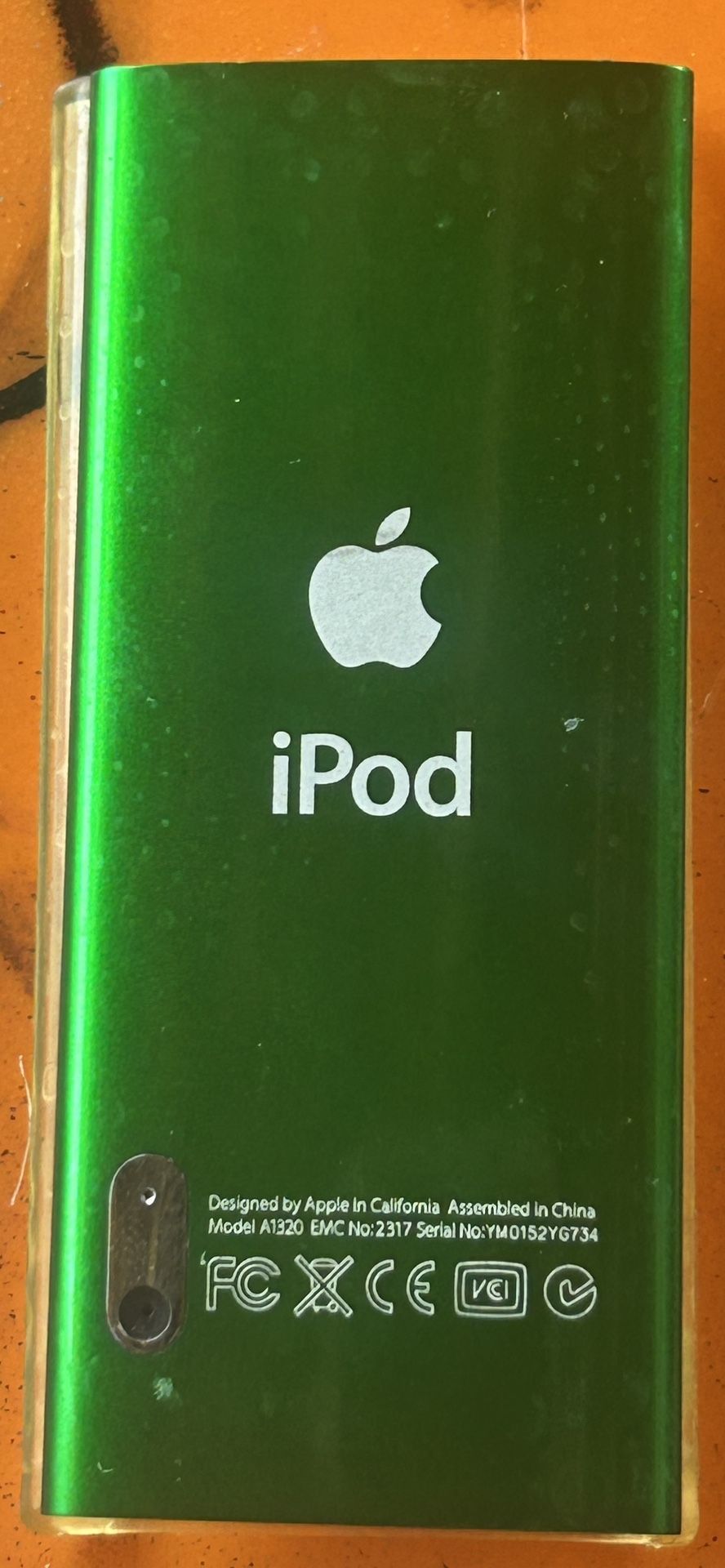 APPLE. IPOD 30 G. W/ Previous Music. Already Down Loaded