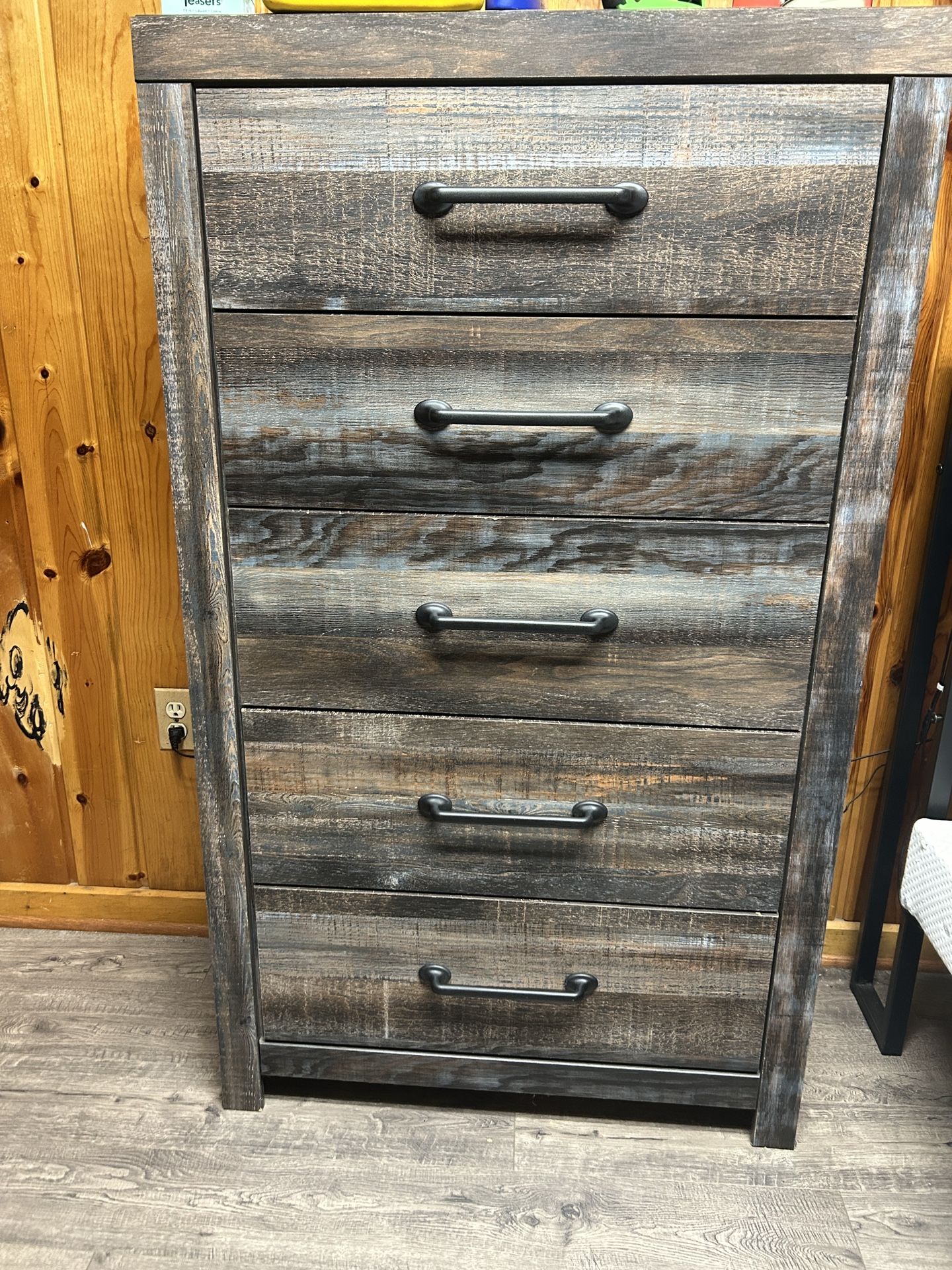 Rustic 5-Drawer Dresser – Great Condition!
