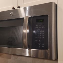 30" Microwave With Exhaust Vent