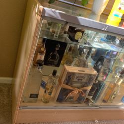 Big Glass Cabinet With Glass Shelf’s And Lock 