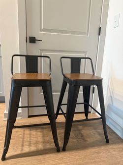 2 Barstools