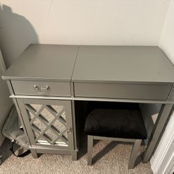 Make Up mirror With Drawers And Chair 
