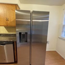 Samsung Refrigerator - Fridge In Great Condtion