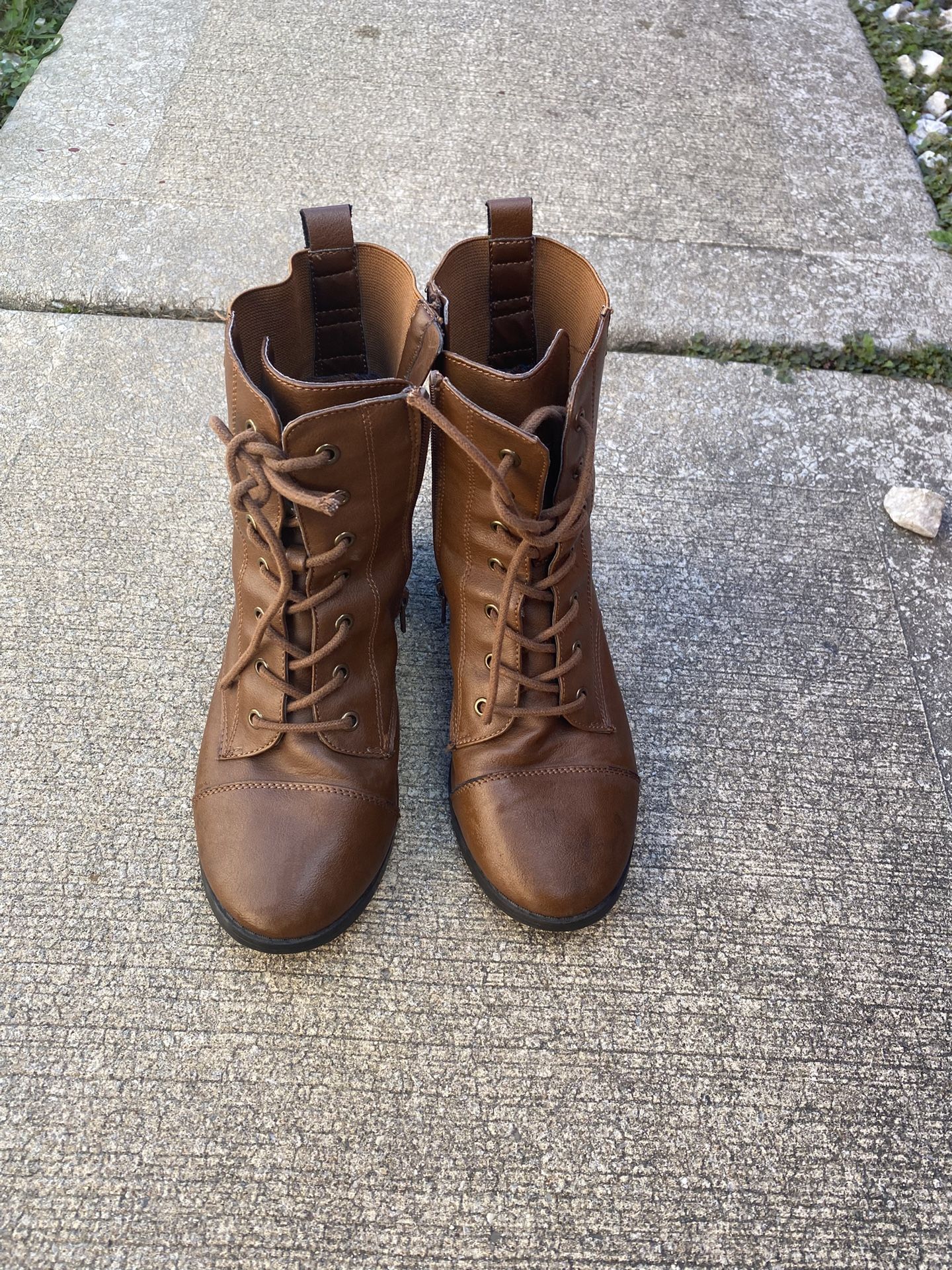 Women Winter Boot Size 8