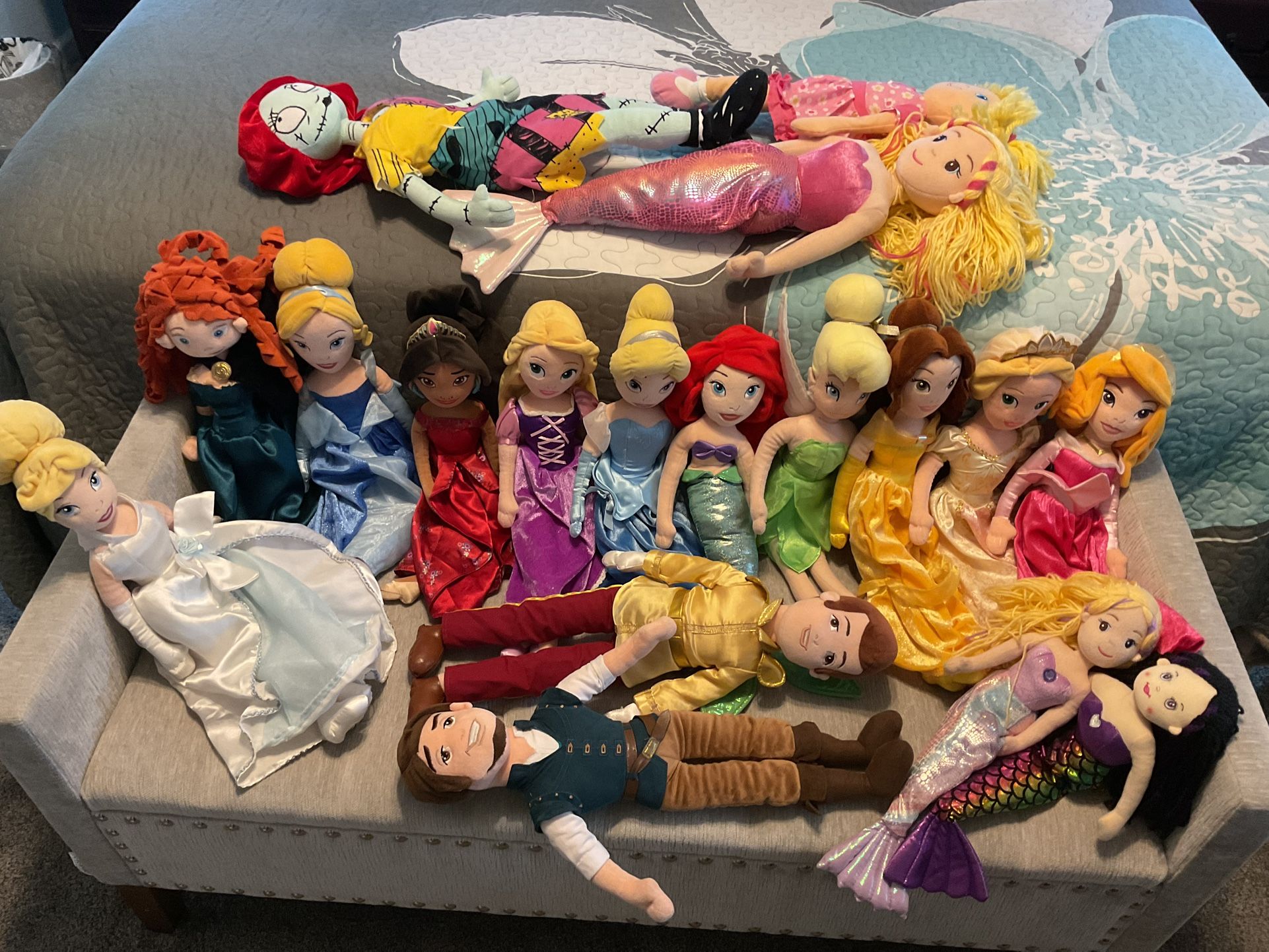 Dolls From Disney Store In Really Good Condition I’m Selling All For $80 Firm Pick Up Only