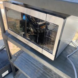 Tv And Microwave (Broken, For Scraps)