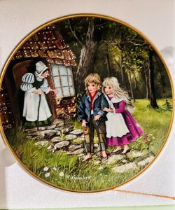 This porcelain collector plate features the "Hansel & Gretel" scene from the Classic Fairy Tales series by artist Gerda Neubacher, produced by Kaiser 