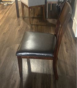 chairs (4 chairs)