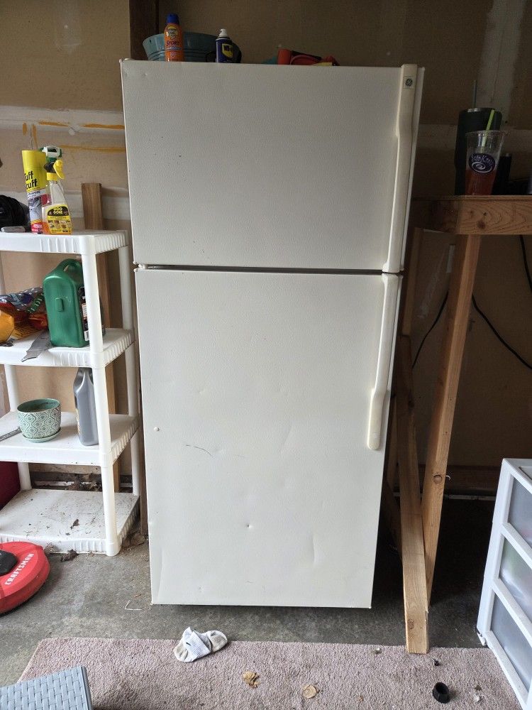 Refrigerator 