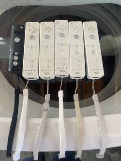 Wii controllers