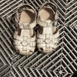 genuine leather Toddler Girl Size 6.5 Stride Rite