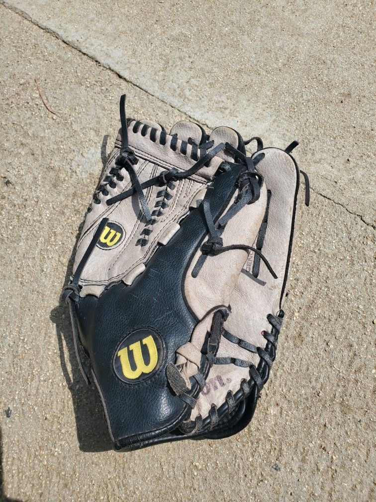 Wilson A360  glove 13" softball