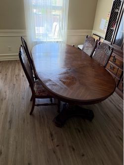 Kitchen table and four rattan chair