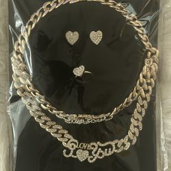 (4) Piece Jewelry Set