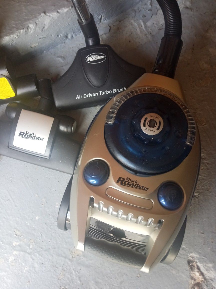 Shark Roadster Bagless Powerful Vacuum Cleaner Like New