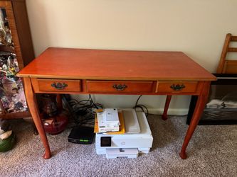 FREE DESK, 2‘ X 4‘ PRETTY GOOD CONDITION