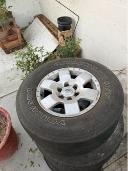 Toyota Tacoma tire and rims
