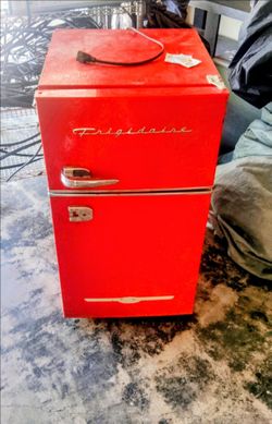 Mini Red Retro Fridge