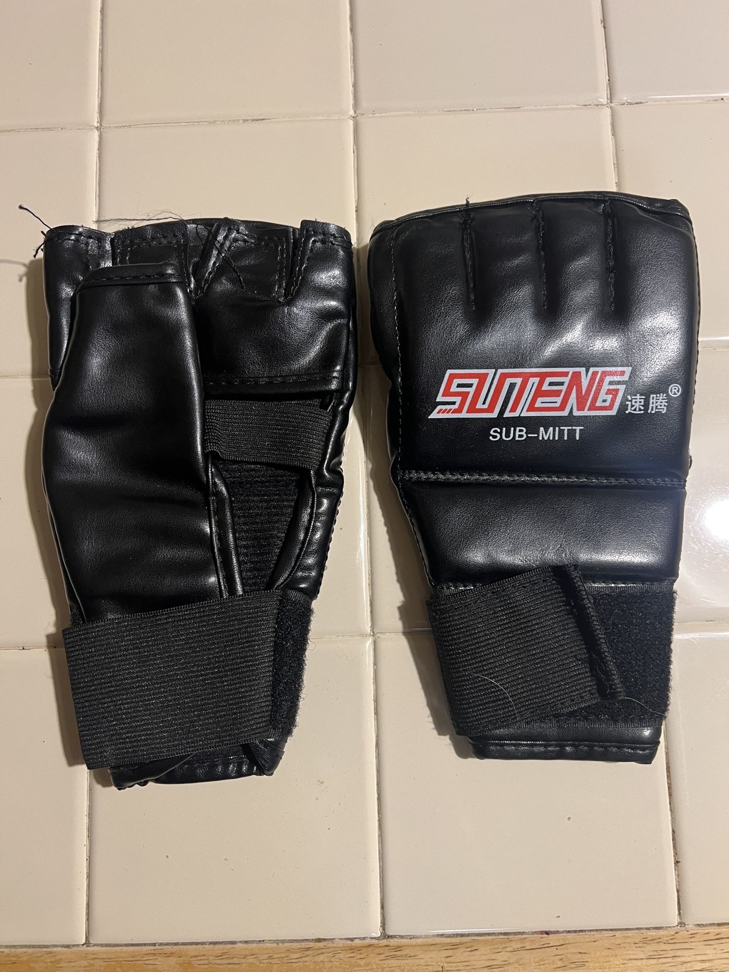 $20 OR BEST OFFER!!! MMA gloves