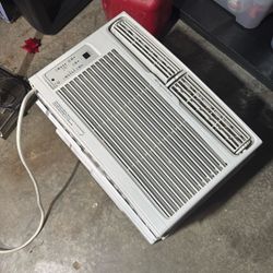FIRE SALE 🔥🔥- Window AC Unit