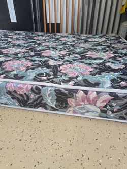 FREE QUEEN size mattress