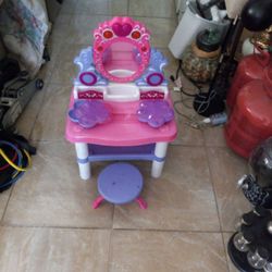 Kids Toy Makeup Desk 