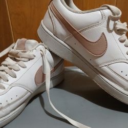 Women's NIKE ACOURTSIDE