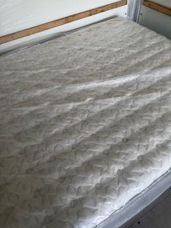 California king size bed mattress king koil modern luxury firm euro top pillow Stearns & foster Aireloom Kluft intimate hotel collection Saatva avocad