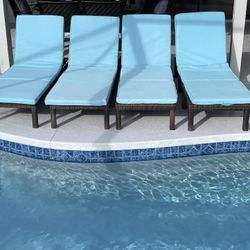 Pool Side Lounge  Chairs Set of (4)