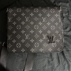 Louis Vuitton mens bag 