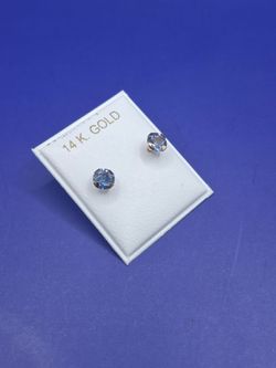 Aretes de oro de 14kilates con piedra Azul .14k gold stud earrings